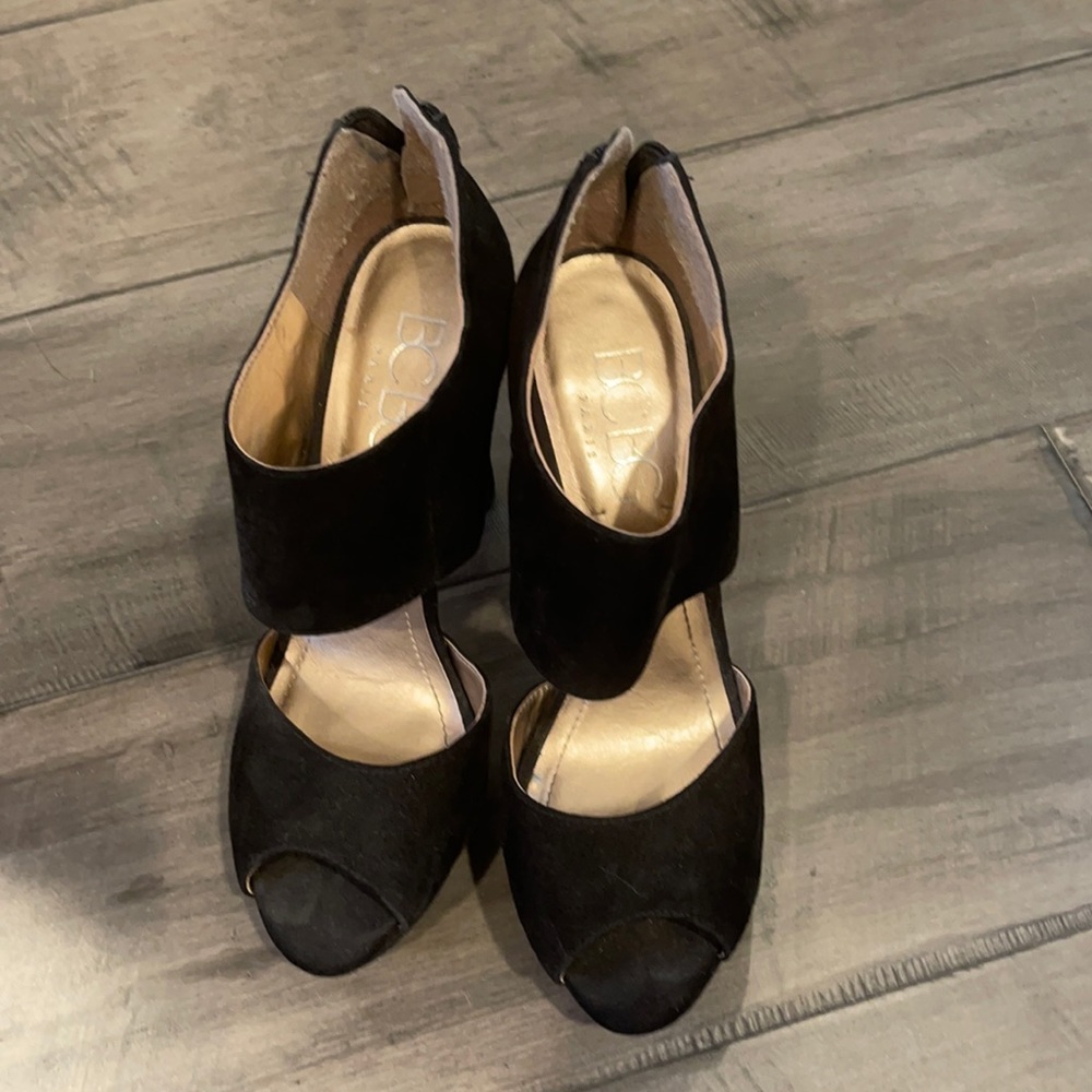 Suede black bcbg heel